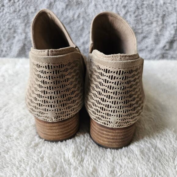 Vince Camuto Women's Clorieea Perforated Suede Shootie Booties Size 8.5M‎ Taupe - Picture 4 of 7